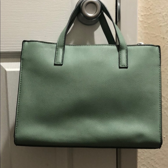 Light green sage color handbag with straps - Picture 3 of 6
